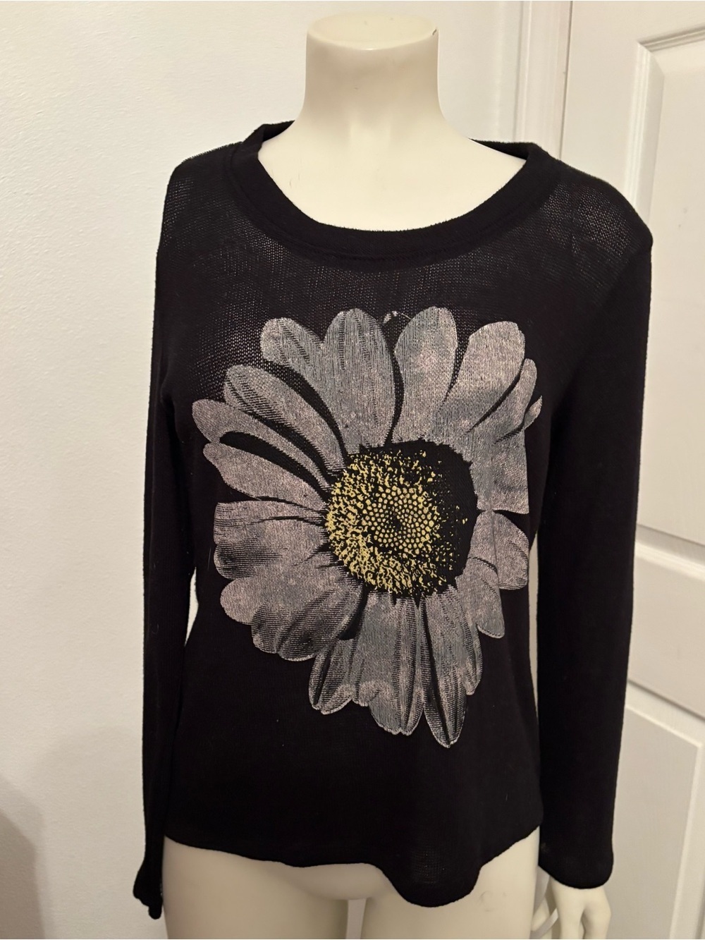 Modern Lux lightweight daisy sweater M - Picture 2 of 8